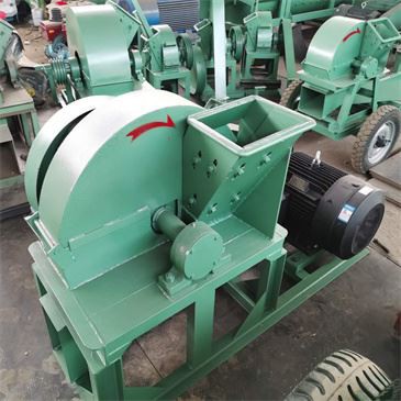 Stroj za rezanje grana za rezanje Drvene strugotine Posteljina Prodajem